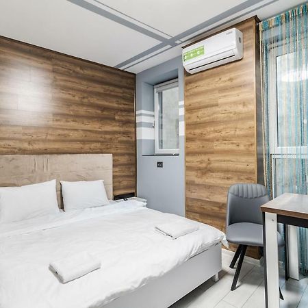 Balabana Red Apartment Lviv Bagian luar foto