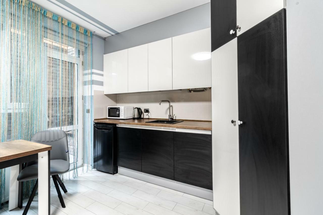 Balabana Red Apartment Lviv Bagian luar foto