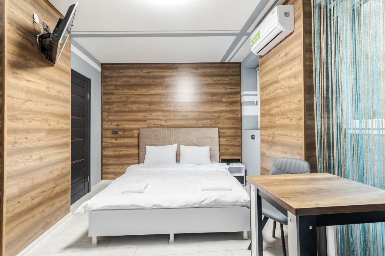 Balabana Red Apartment Lviv Bagian luar foto