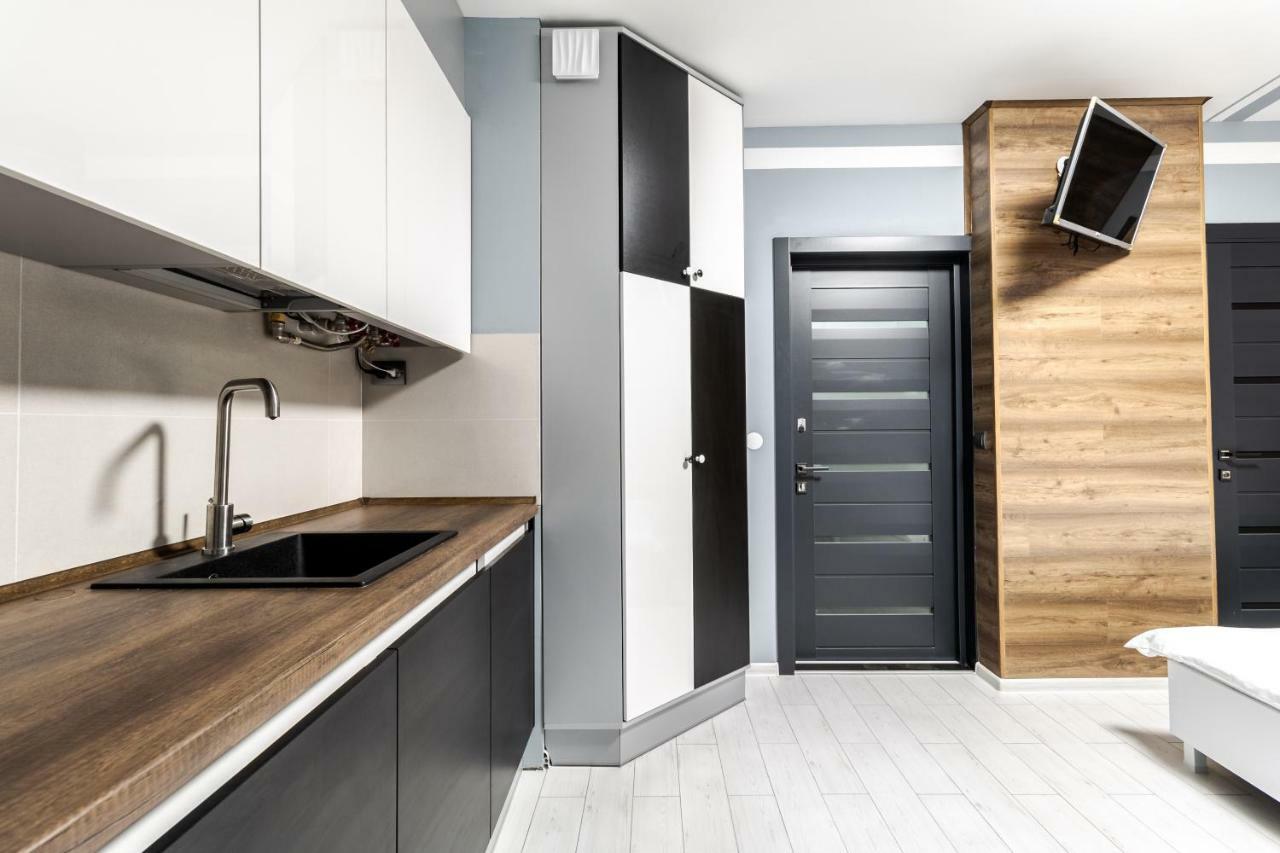 Balabana Red Apartment Lviv Bagian luar foto