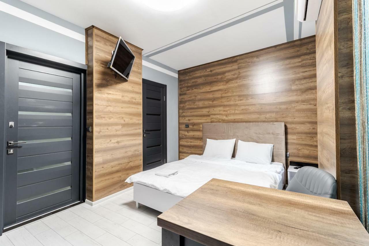 Balabana Red Apartment Lviv Bagian luar foto