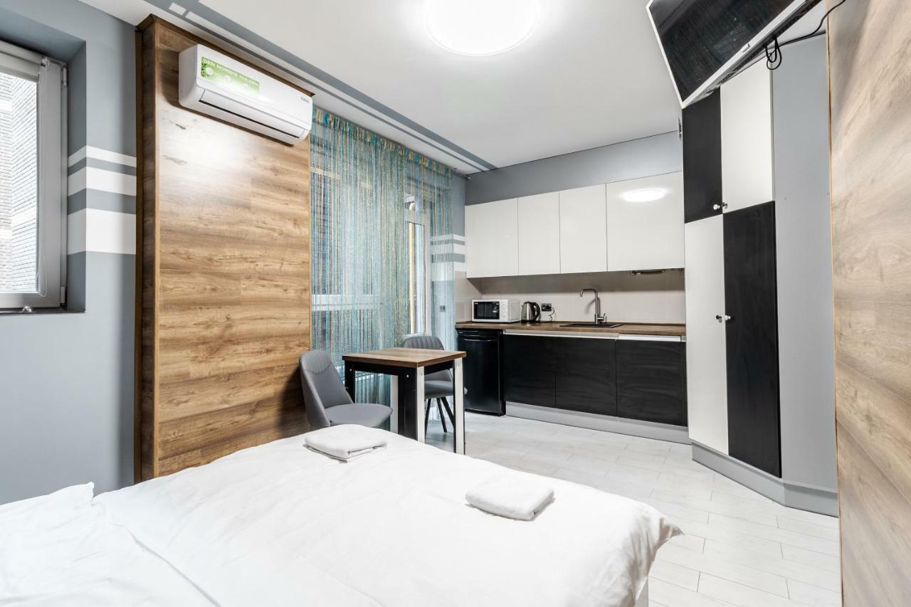 Balabana Red Apartment Lviv Bagian luar foto