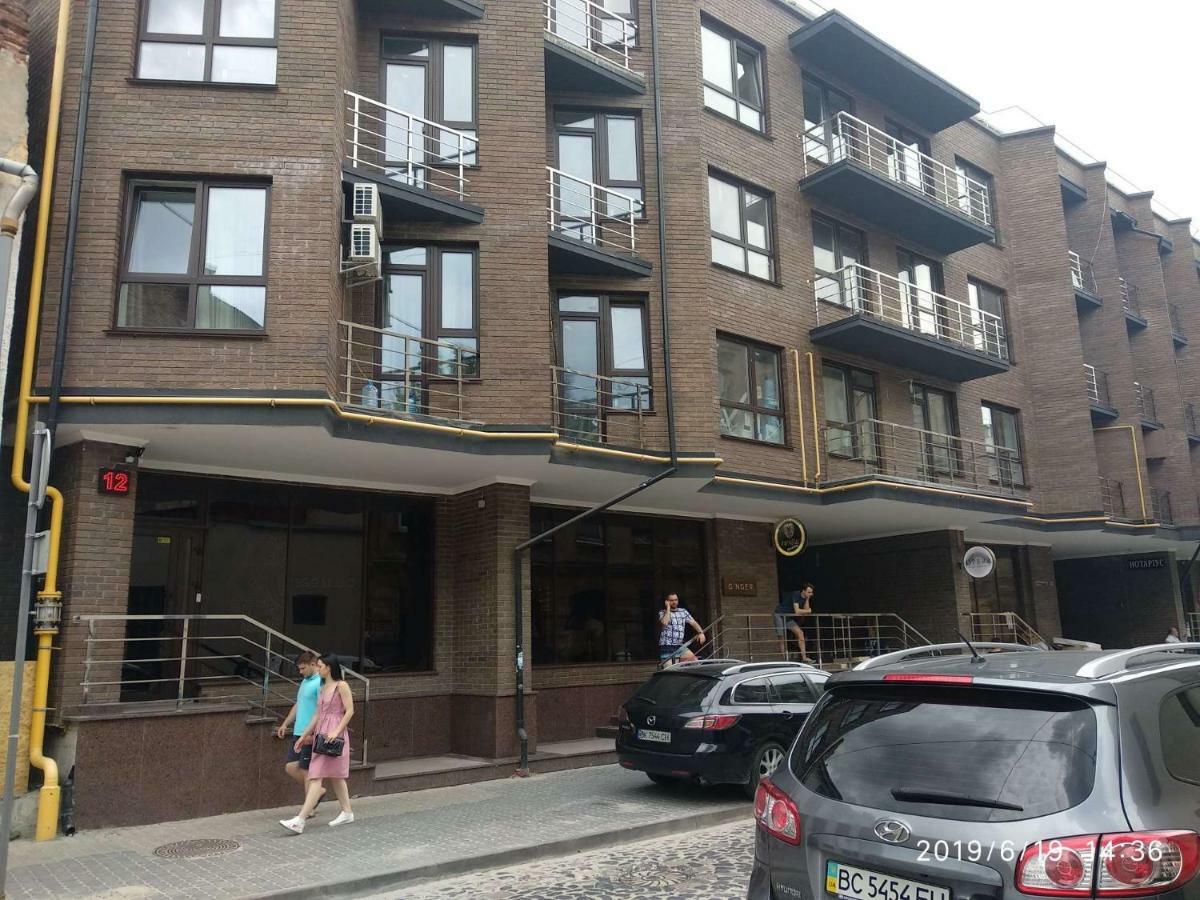 Balabana Red Apartment Lviv Bagian luar foto